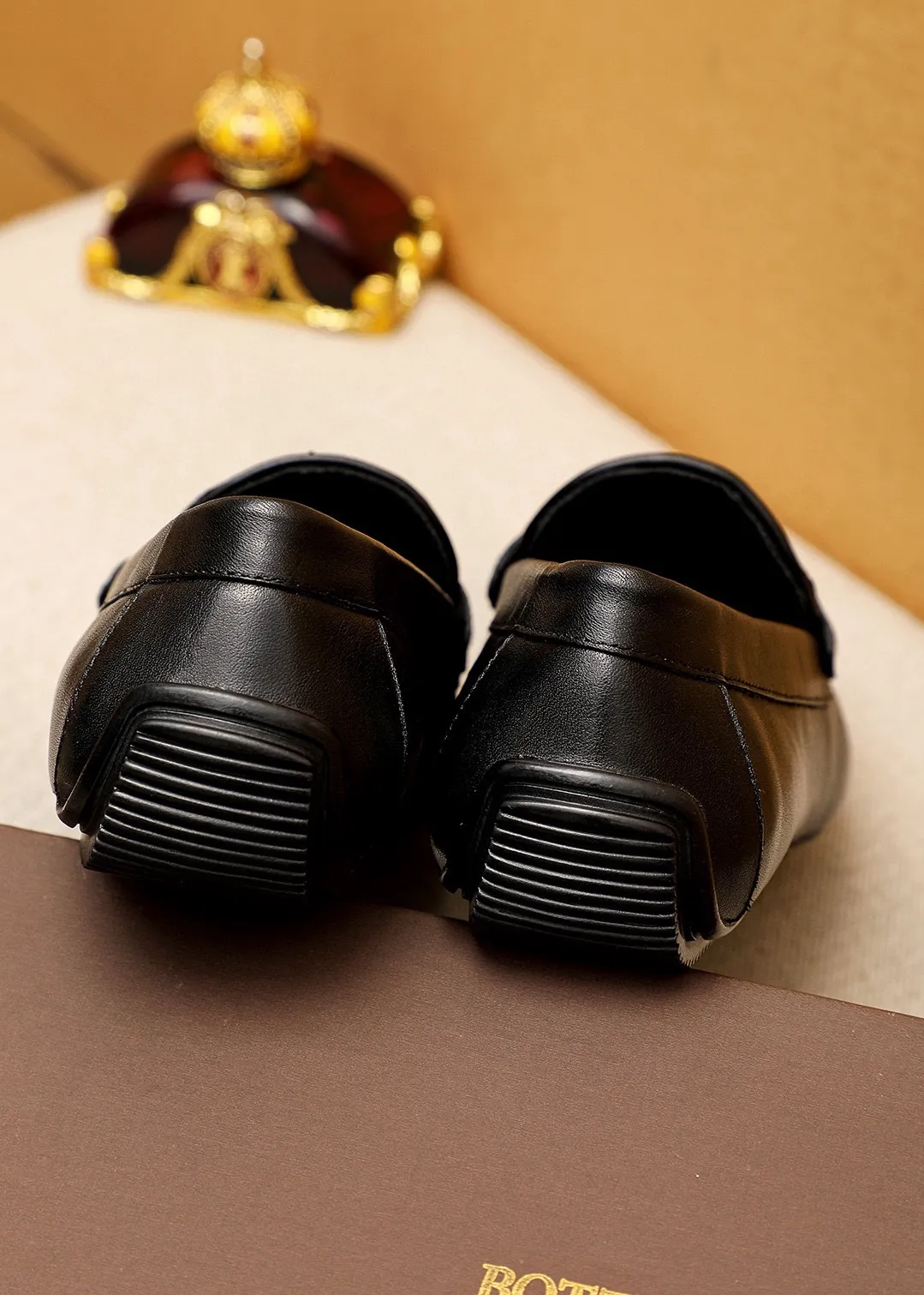 Men's Men's Shoes 💰: 420 💐BV Men's Slip-on Shoes® [BOTTEGA VENETA] Official website counter new model, one-to-one mold opening ⚠Italian calfskin embossed ➕Cow 🐂 leather lining. Driving slip-ons, available at counters, sizes 39-44 (38.45🉑️customized)